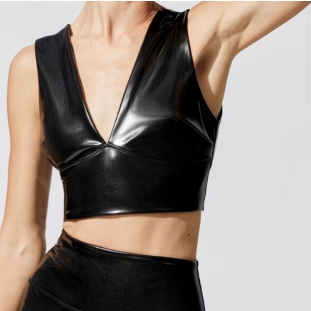 Carbon38 Shiny Black V-Neck Sports Bra